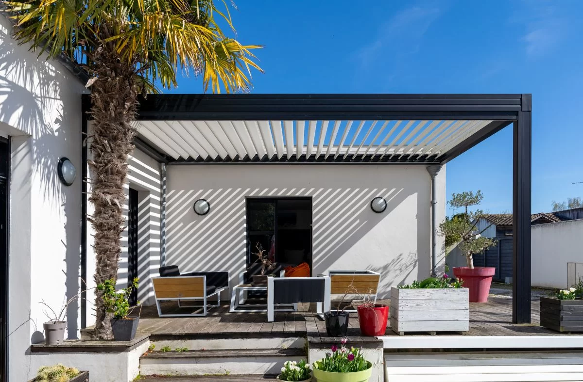 GenCo 74 (2) Modern aluminum pergola installed by Coconut Grove Landscape & Design in Jacksonville Beach, FL